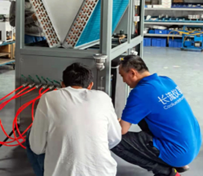 客戶現(xiàn)場驗(yàn)收精密冷水機(jī)